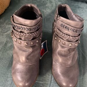 grey ankle boots NWT SIZE 6